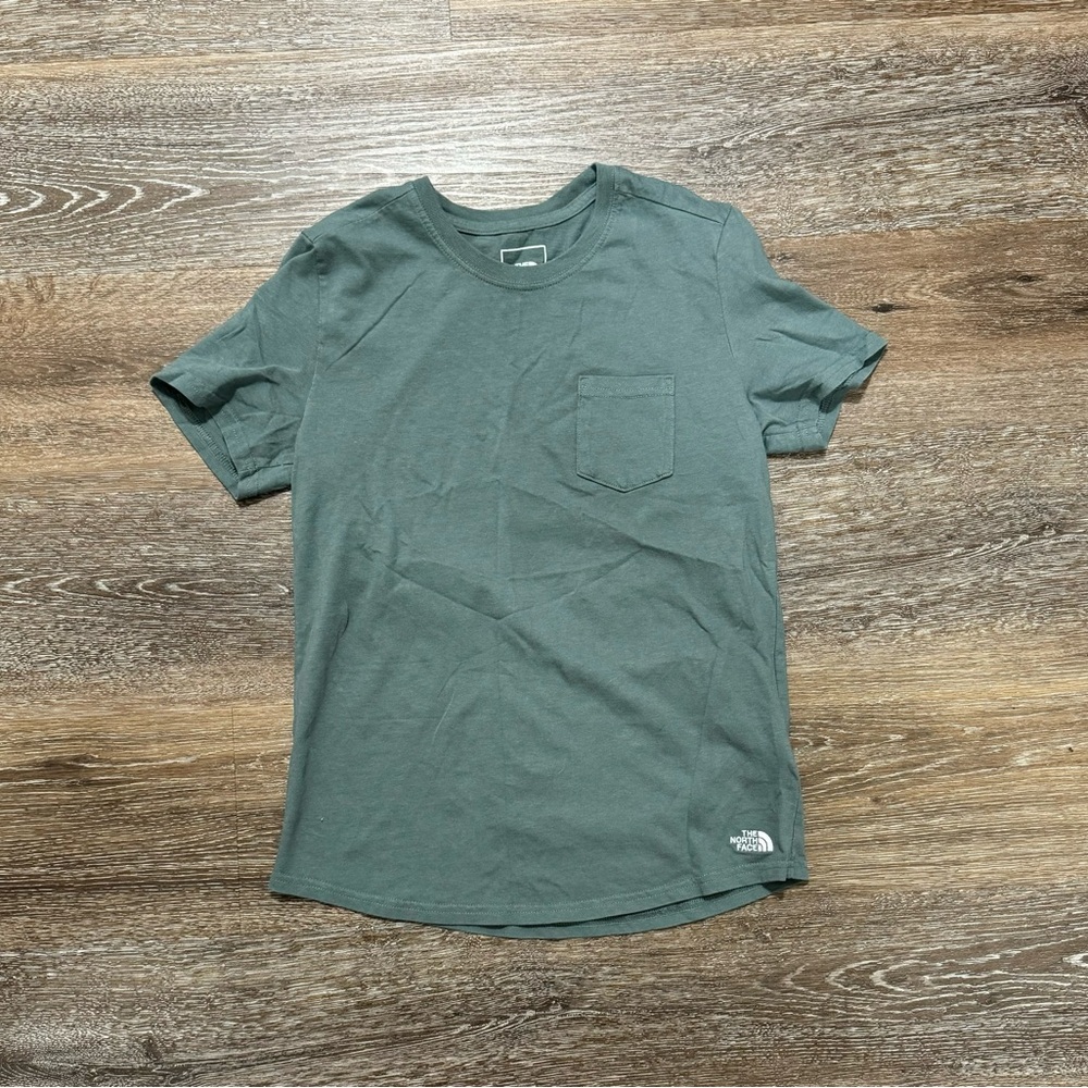 nwot the north face women’s pocket tee